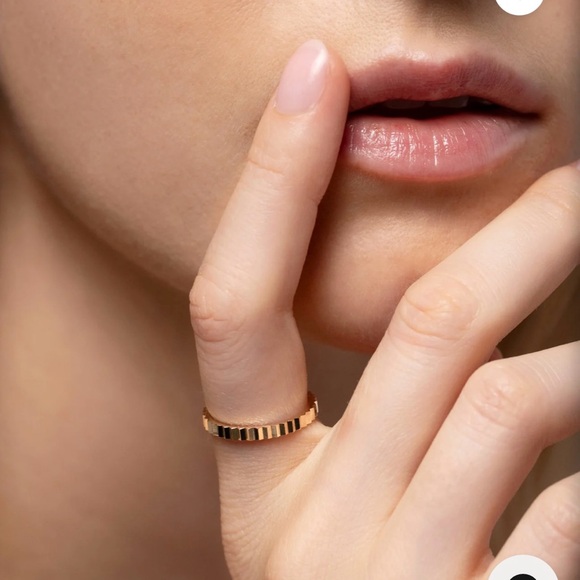 Ring Concierge Fluted Gold Stackable Ring (Slim 2mm) - Picture 2 of 3